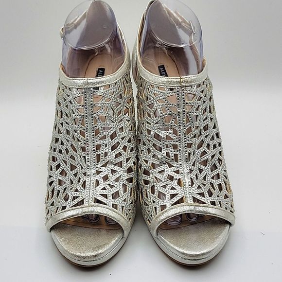 Like NEW Alex Marie Silver Metallic Heels with Rhinestones. SIZE 9M. S905 - Picture 3 of 8